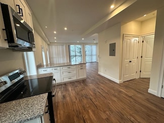 19 Academy Dr Unit 8, Lowell, MA 01851