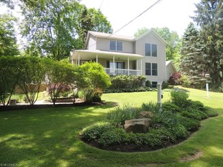2820 Dock Side Dr, Lake Milton, OH 44429