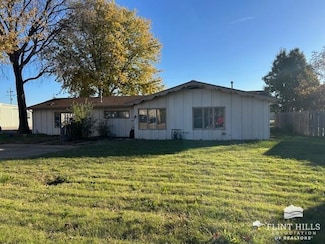 1008 Pine St, Wamego, KS 66547