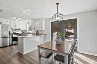 202 Pondview Village Rd, Tyngsboro, MA 01879