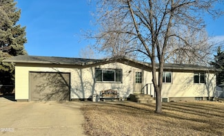 1106 Central Ave N, Beulah, ND 58523