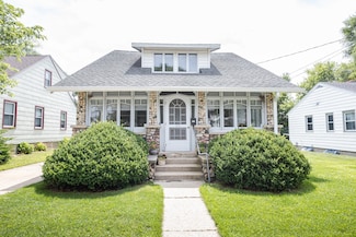 909 Buena Vista Ave, Waukesha, WI 53188