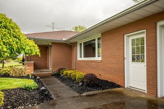1049 Wilhelm Rd, Hermitage, PA 16148