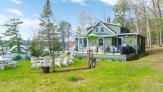 545 Memorial Dr, Winthrop, ME 04364