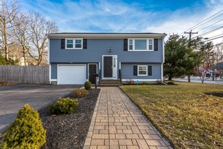 2 Saint Michaels Ct, Rumford, RI 02916