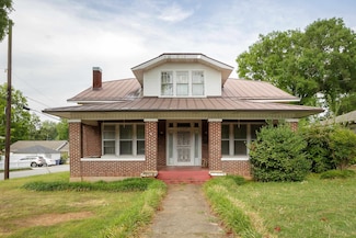 928 N Wood Ave, Florence, AL 35630