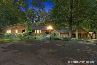 9141 Shady Ridge Dr NE, Sparta, MI 49345