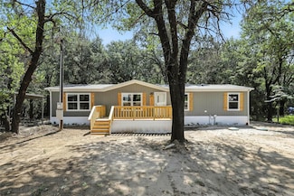 131 Kelly Ct, Azle, TX 76020