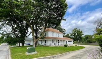 303 2nd St NW, Stewartville, MN 55976