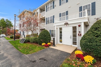 4 Crestview Cir Unit 119, Londonderry, NH 03053