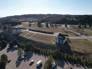 3760 Cliffs Dr, Petoskey, MI 49770