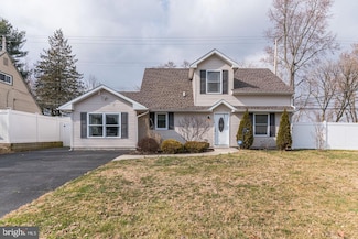 58 Rocky Pool Ln, Levittown, PA 19055