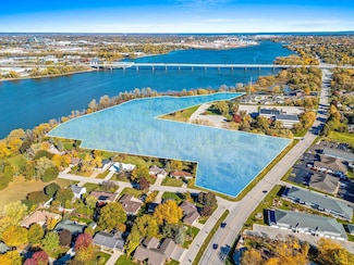 3200 Riverside Dr, Green Bay, WI 54301