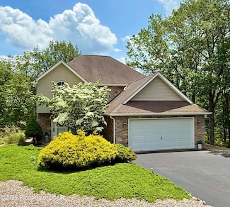 8 Glen Abbey Rd, Hazle Township, PA 18202