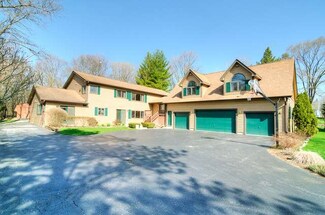 9215 Gardner Rd, Fox River Grove, IL 60021