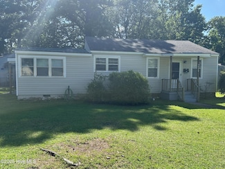 2203 High School Dr, New Bern, NC 28560