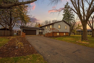 13400 Knob Hill Rd, Burnsville, MN 55337