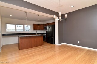 1261 W 74th St, Cleveland, OH 44102