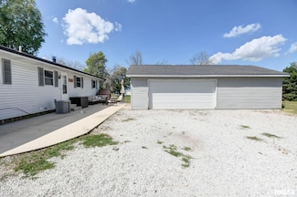 1905 W Vandeveer St, Taylorville, IL 62568
