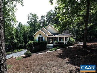 5 Barrett St, Palmyra, VA 22963