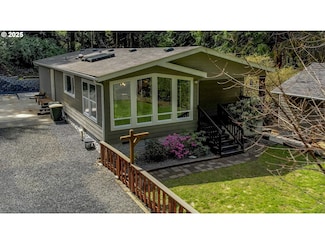 5568 Woahink Dr, Florence, OR 97439