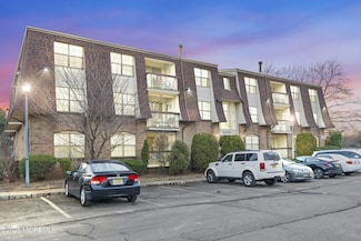 1006 Hidden Village Dr, Perth Amboy, NJ 08861