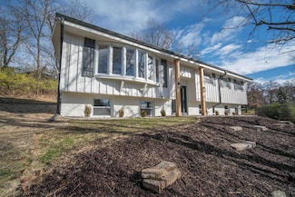 21740 W Lochinvar Ln, New Berlin, WI 53146