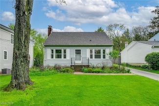 109 Hazelwood Dr, Chagrin Falls, OH 44022
