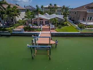 433 22nd St, Belleair Beach, FL 33786
