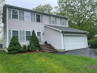 46 Lincoln Dr, Johnston, RI 02919