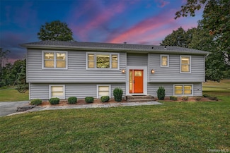 285 Ridge Rd, Campbell Hall, NY 10916