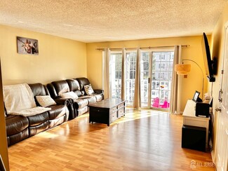 465 Northam Dr Unit F2, North Brunswick, NJ 08902