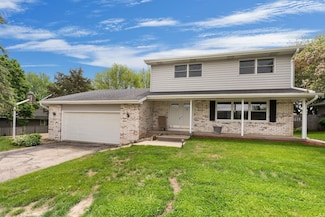 122 Canterbury Ct, Waunakee, WI 53597