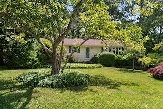 96 Dogwood Ln, Mystic, CT 06355