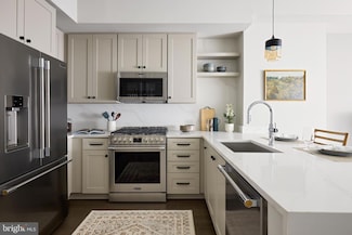 8015 Old Georgetown Rd, Bethesda, MD 20814