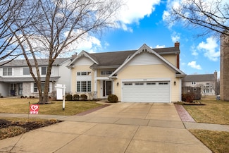 555 Greenview Ln, Wheeling, IL 60090