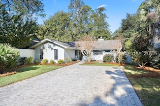 6 Possum Ln, Hilton Head Island, SC 29928