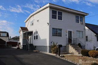 9 Hermann St, Carteret, NJ 07008