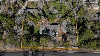 184 Arrowhead Dr, Smithville, TX 78957