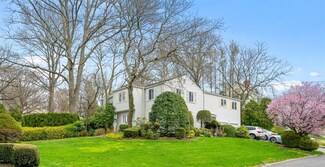 7 Robbins Ln, Great Neck, NY 11020