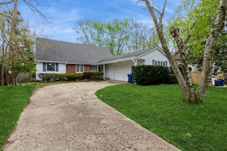 618 Russell Rd, Dekalb, IL 60115
