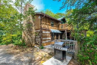 867 Lloyd Huskey Rd, Pigeon Forge, TN 37863