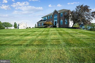 4 Melody Dr, Lambertville, NJ 08530