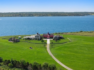 441 W Main Rd, Little Compton, RI 02837