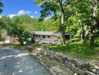 5746 Elbo Bluff Dr, Manhattan, KS 66502