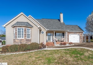10 Montvale Dr, Simpsonville, SC 29681