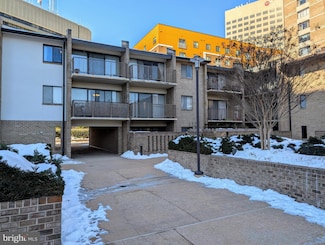 106 Monroe St Unit 201, Rockville, MD 20850
