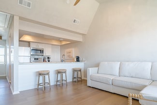 32 Dana Dr, Galveston, TX 77554