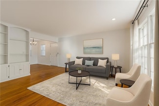 4016 E Red Bridge Rd, Kansas City, MO 64137