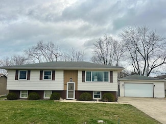 3907 Brookside Dr, Crown Point, IN 46307